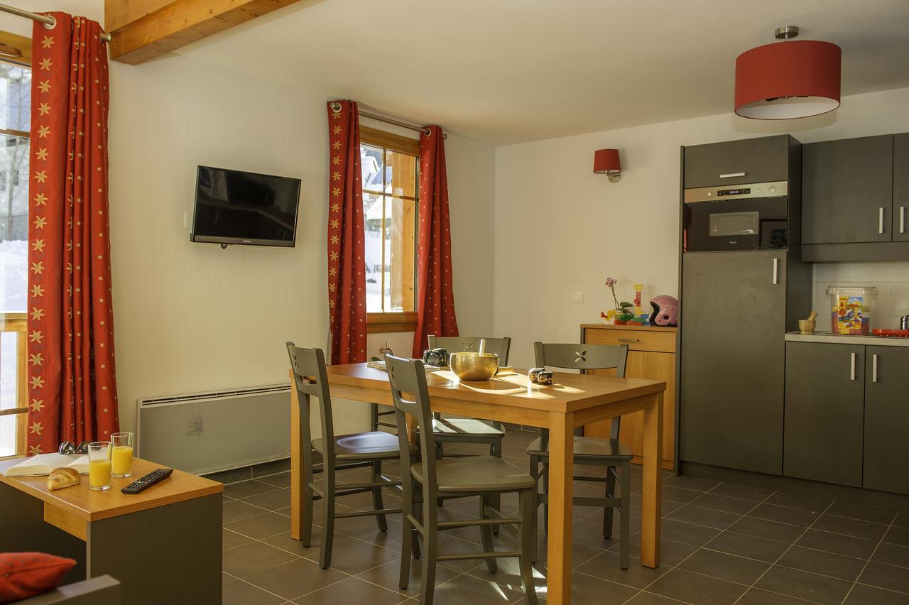 Goelia Les Chalets De Belledonne Saint-Colomban-des-Villards ภายนอก รูปภาพ