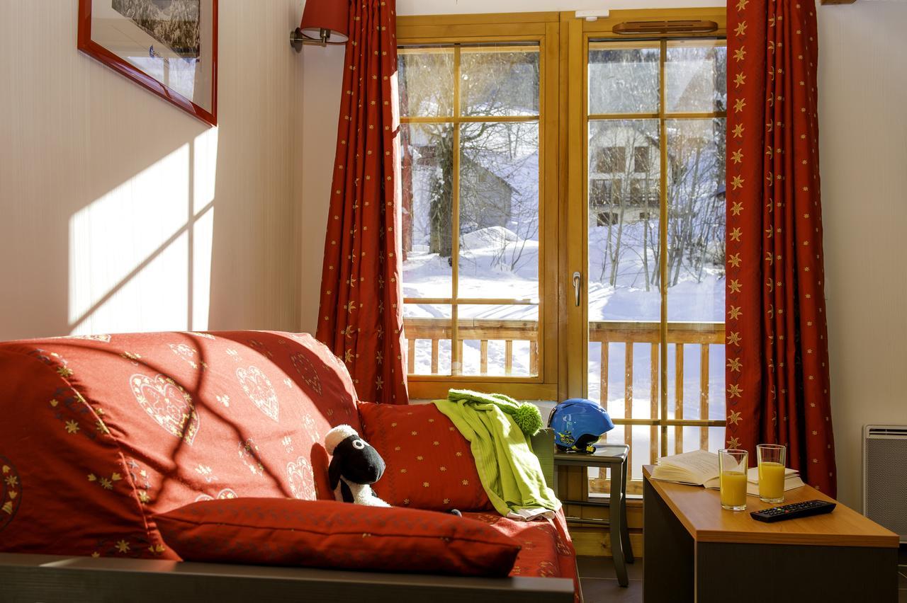 Goelia Les Chalets De Belledonne Saint-Colomban-des-Villards ภายนอก รูปภาพ