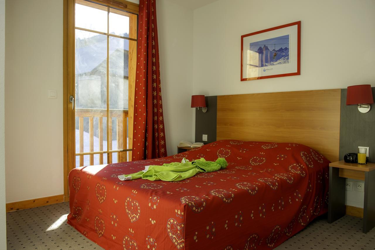 Goelia Les Chalets De Belledonne Saint-Colomban-des-Villards ภายนอก รูปภาพ